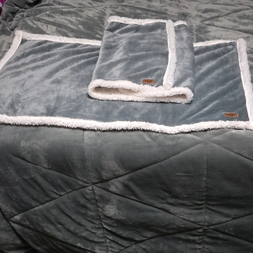 UGG Gray and Cream Sherpa Pillow Shams - Picture 1 of 3